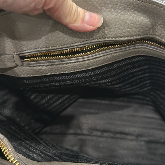 Prada handbag with shoulder straps - Picture 6 of 7